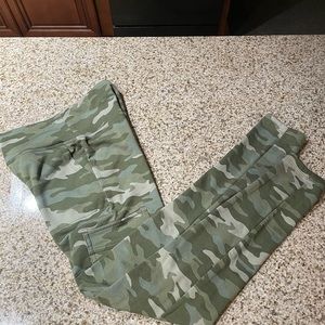 ⭐️3/$20⭐️PINK Victoria’s Secret Thermal Leggings-Green Camo XS